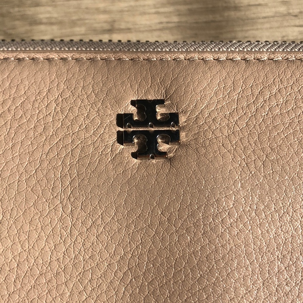 Tory Burch Wallet π - Picture 4 of 8